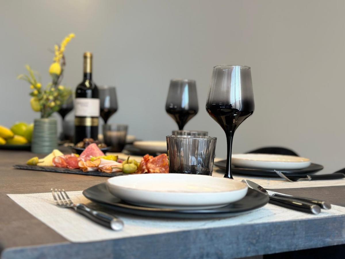 Seaside Deluxe Apartment 이알리소스 외부 사진