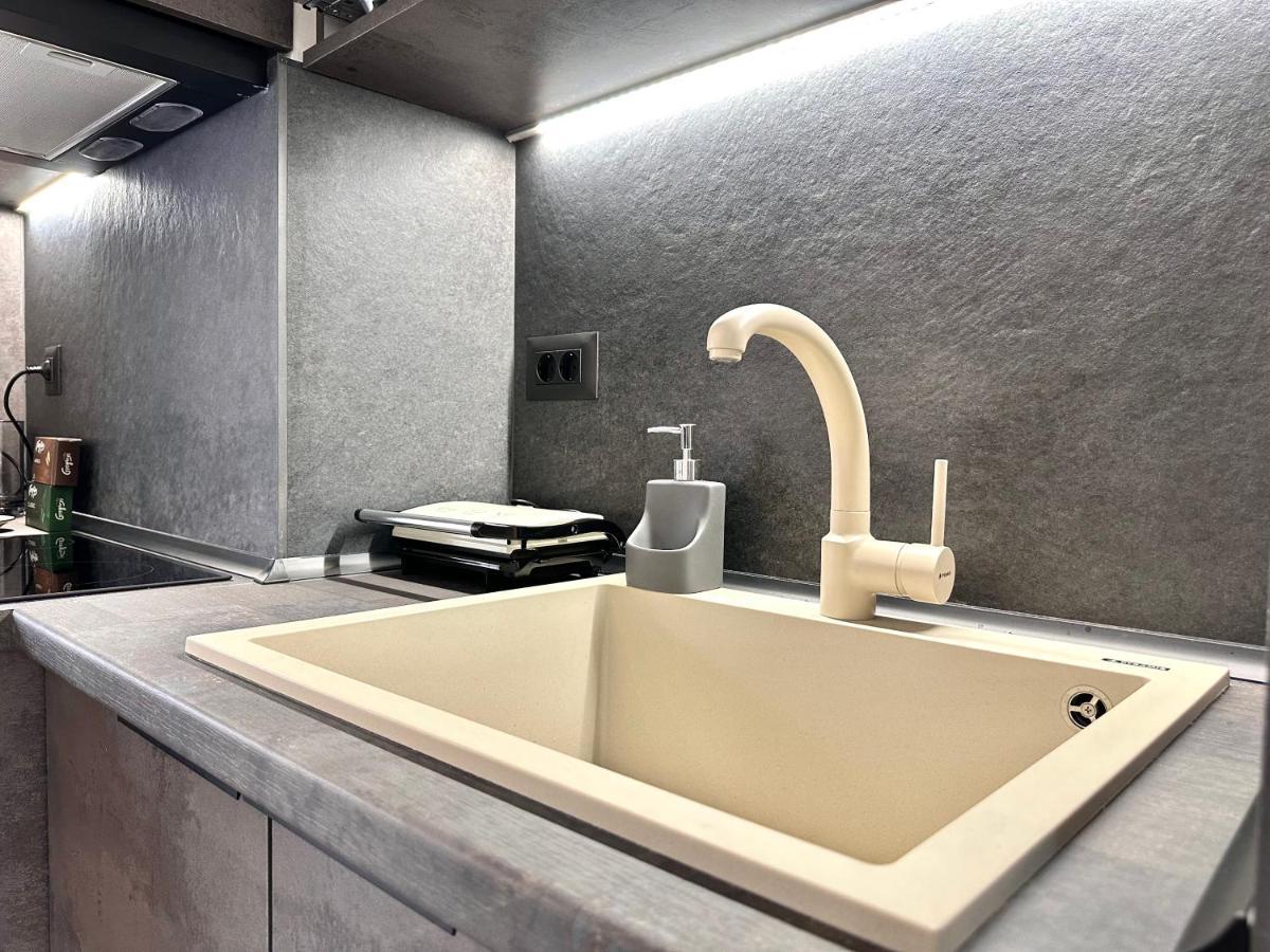 Seaside Deluxe Apartment 이알리소스 외부 사진