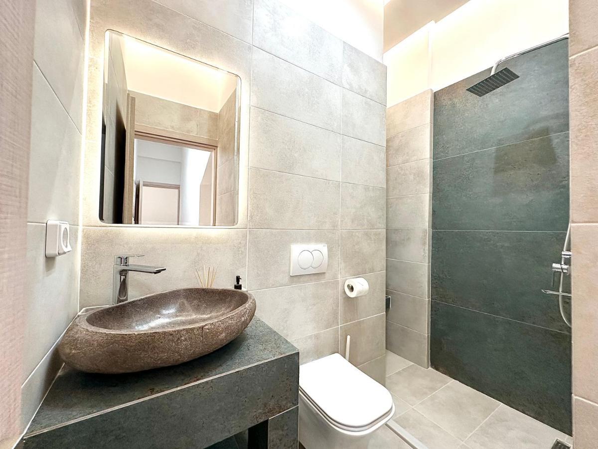 Seaside Deluxe Apartment 이알리소스 외부 사진